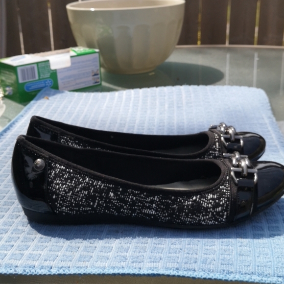 Shoes - Picture 2 of 3